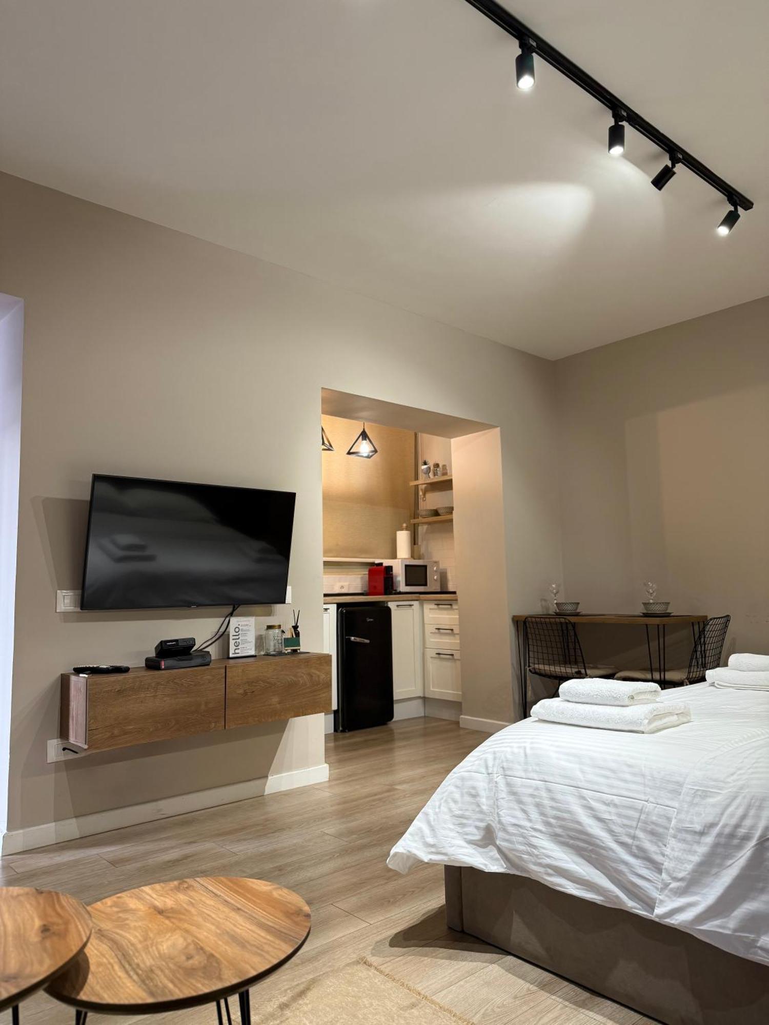4Seasonsgea , Deluxe Studio , City Centre , Tirana Bagian luar foto