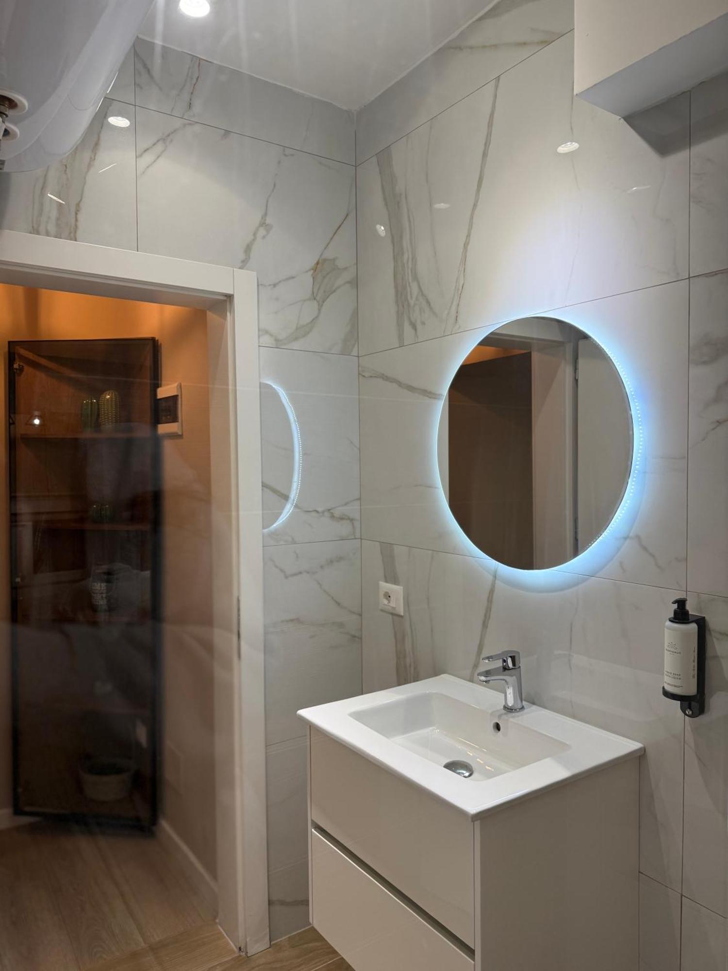 4Seasonsgea , Deluxe Studio , City Centre , Tirana Bagian luar foto